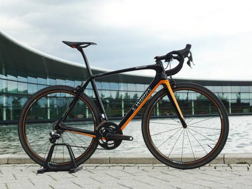 La Specialized S-Works McLaren Tarmac  una versione esclusiva della bicicletta che Vincenzo Nibali e Alberto Contador utilizzeranno al Tour de France. Si tratta infatti di una bici che, al massimo, sar prodotto in 250 esemplari al costo di 20.000 euro ciascuna. 